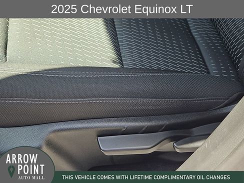Used 2025 Chevrolet Equinox LT FWD image 23