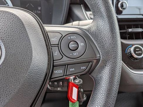 Used 2020 Toyota Corolla LE FWD image 12