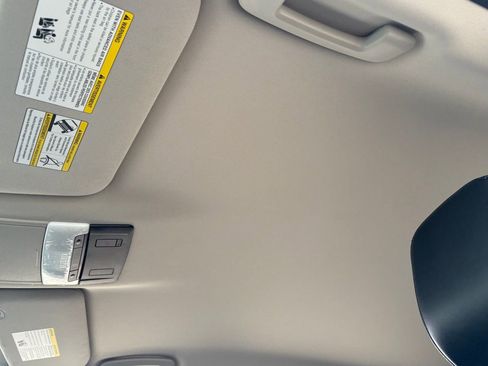 Certified 2025 Nissan Pathfinder SL image 32