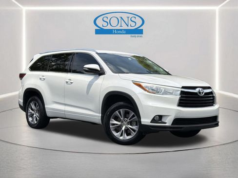Used 2015 Toyota Highlander XLE FWD image 1