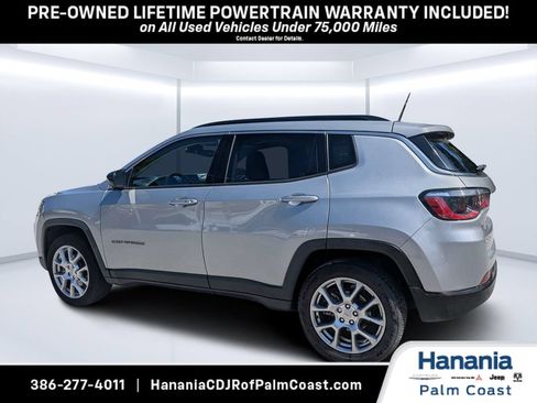 Used 2022 Jeep Compass Latitude w/ Sun and Sound Group AWD/4WD image 5