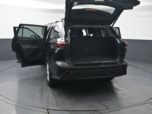 Used 2023 Toyota Highlander LE image 52