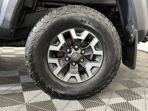 Used 2017 Toyota Tacoma TRD Off-Road w/ Tow Package (A/T) AWD/4WD image 12