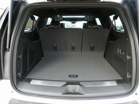 New 2026 Chevrolet Suburban High Country image 15