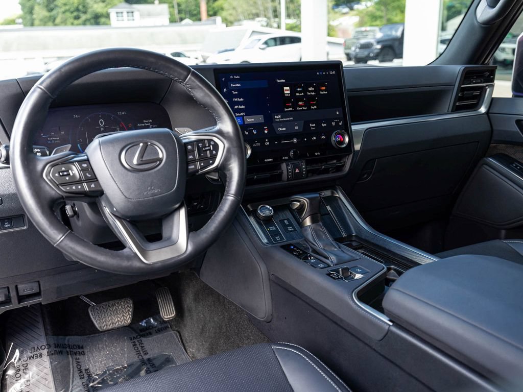 Used 2024 Lexus GX 550 w/ Accessory Package (31) AWD/4WD image 17
