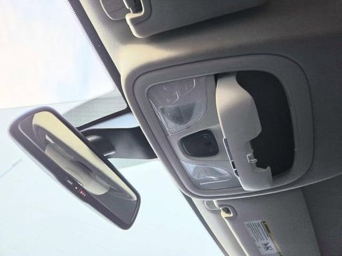 Used 2015 Chrysler 200 Limited w/ Convenience Group image 27