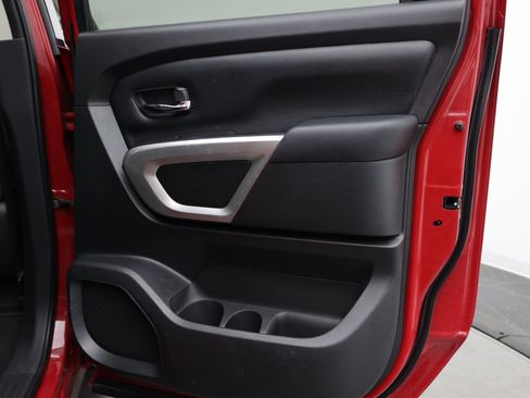 Used 2022 Nissan Titan SV RWD image 38