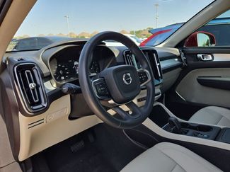 Used 2022 Volvo XC40 T4 Momentum FWD video 2