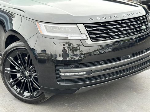 Used 2025 Land Rover Range Rover SE AWD/4WD image 3