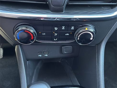 Used 2025 Buick Encore GX Preferred image 26