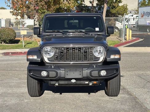 Used 2024 Jeep Gladiator Sport image 2