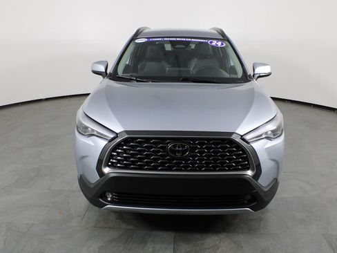 Used 2024 Toyota Corolla Cross XLE FWD image 12
