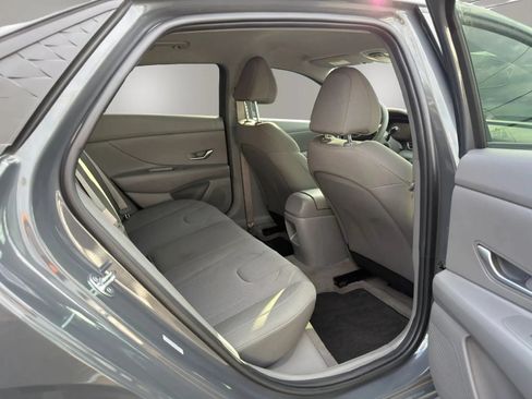 Used 2024 Hyundai Elantra SE FWD image 9