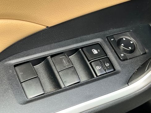 Used 2019 Toyota RAV4 XLE w/ Convenience Package AWD/4WD image 13