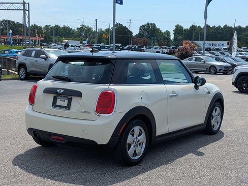 Used 2017 MINI Cooper 2-Door Hardtop FWD image 3