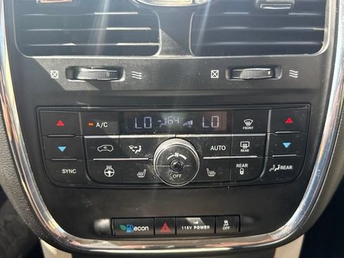 Used 2013 Chrysler Town & Country Touring-L w/ Driver Convenience Group FWD image 32