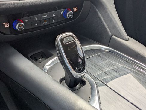 Used 2019 Buick Enclave Essence image 27