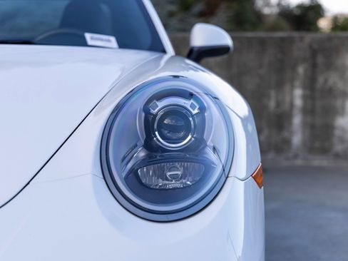 Certified 2019 Porsche 911 Carrera 4S image 21