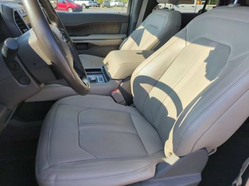 Used 2019 Ford Expedition Limited w/ Equipment Group 302A AWD/4WD image 15