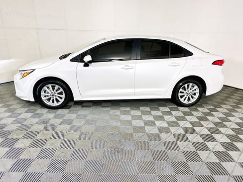 Used 2024 Toyota Corolla LE w/ LE Convenience Package FWD image 6