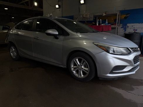 Used 2017 Chevrolet Cruze LT image 1