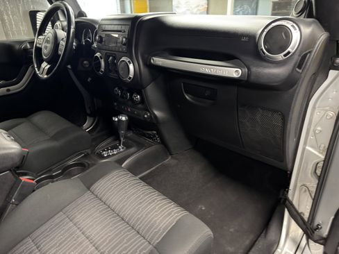 Used 2012 Jeep Wrangler Unlimited Sahara w/ Connectivity Group image 13