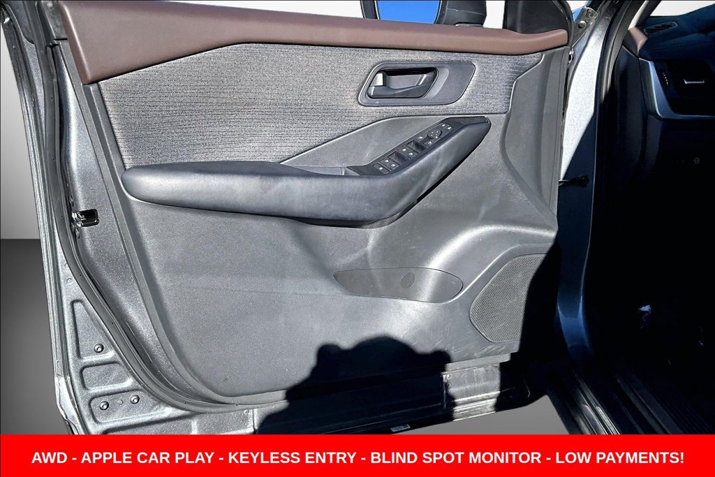 Used 2023 Nissan Rogue S AWD/4WD image 18