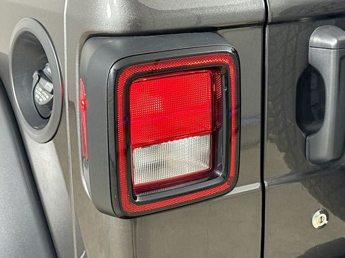 Used 2019 Jeep Wrangler Unlimited Sport S AWD/4WD image 12