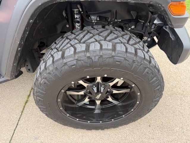 Used 2024 Jeep Gladiator Mojave w/ Convenience Group AWD/4WD image 11