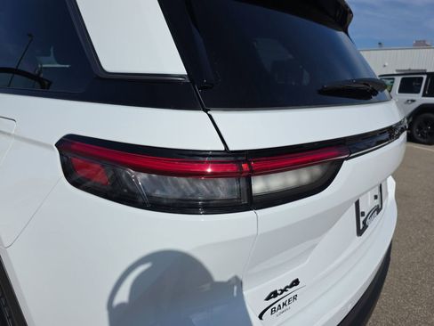 New 2026 Jeep Grand Cherokee Altitude AWD/4WD image 35