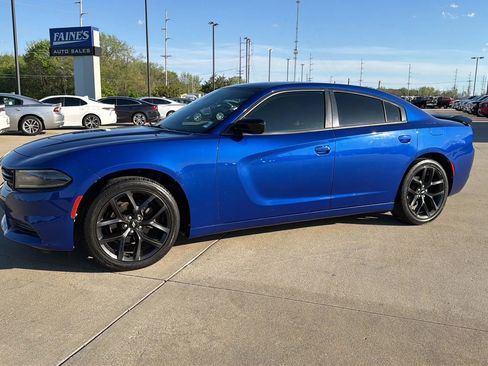 Used 2019 Dodge Charger SXT w/ Blacktop Package image 6