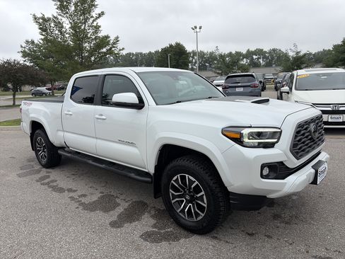 Used 2023 Toyota Tacoma TRD Sport w/ TRD Premium Sport Package AWD/4WD image 3