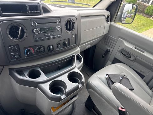 Used 2013 Ford E-350 and Econoline 350 XL RWD image 16