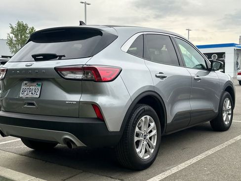 Used 2021 Ford Escape SE image 5