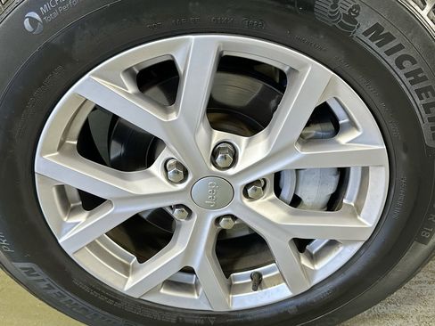 Used 2022 Jeep Grand Cherokee Limited image 31