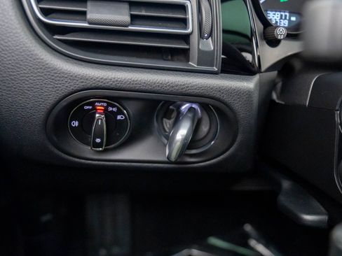 Certified 2022 Porsche Macan S image 23