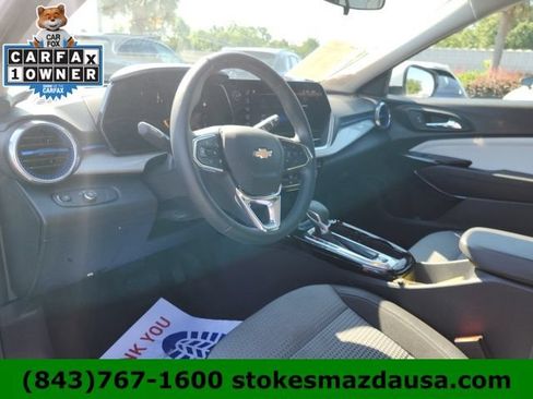 Used 2024 Chevrolet Trax LT w/ Sunroof Package FWD image 17