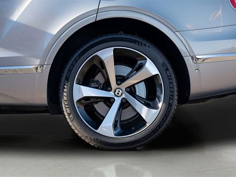 Used 2019 Bentley Bentayga image 10