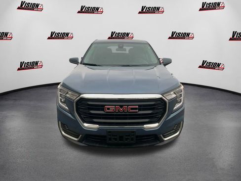 Used 2024 GMC Terrain SLE image 2