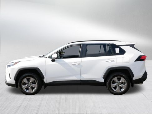 Used 2022 Toyota RAV4 XLE w/ Convenience Package AWD/4WD image 4