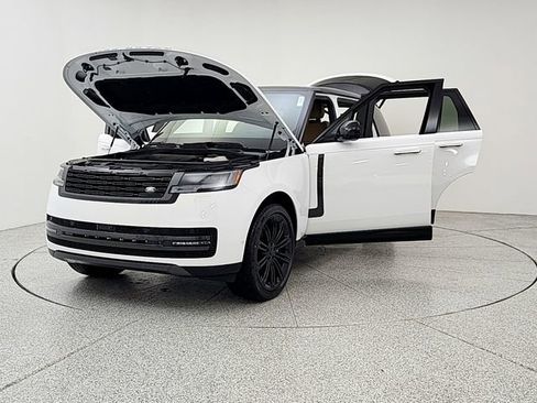 New 2026 Land Rover Range Rover Long Wheelbase SE AWD/4WD image 9