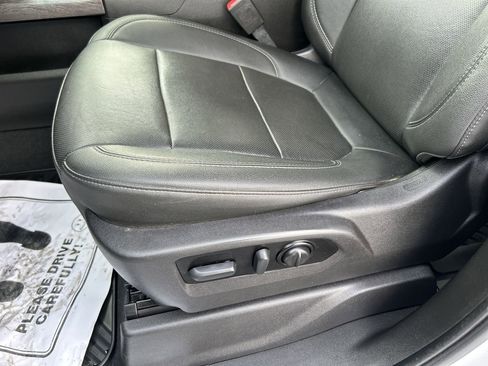 Used 2022 Chevrolet Silverado 3500 LTZ w/ LTZ Convenience Package image 24