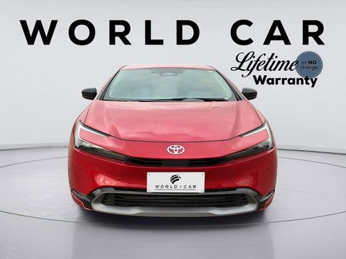 Used 2024 Toyota Prius XLE FWD image 4