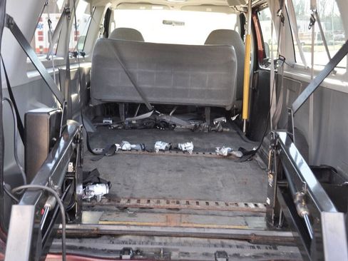 Used 2005 Ford E-350 and Econoline 350 XL image 21