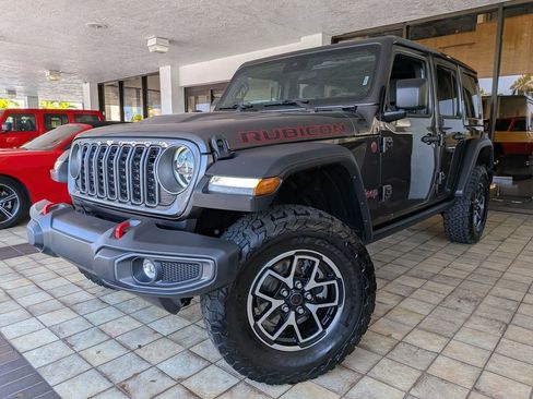 Used 2025 Jeep Wrangler Unlimited Rubicon w/ Convenience Group image 1