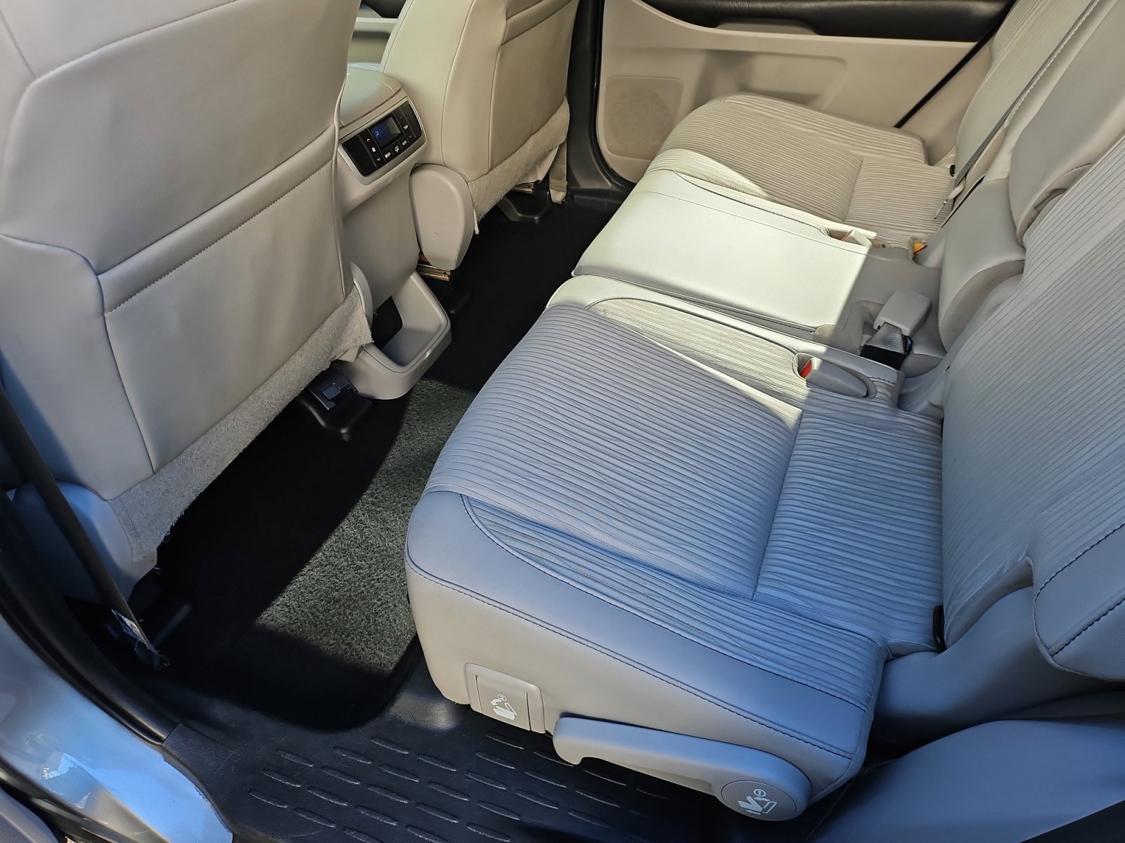 Used 2019 Toyota Highlander Plus AWD/4WD image 28