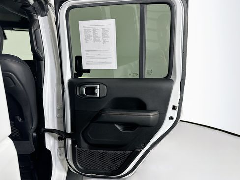 Used 2024 Jeep Wrangler Unlimited Sahara AWD/4WD image 29