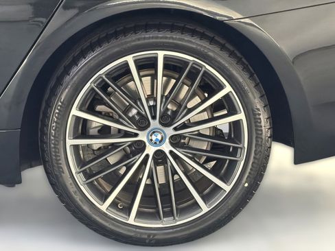 Used 2023 BMW 530e w/ Premium Package image 11