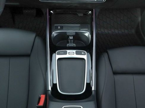 Used 2024 Mercedes-Benz GLB 250 image 21