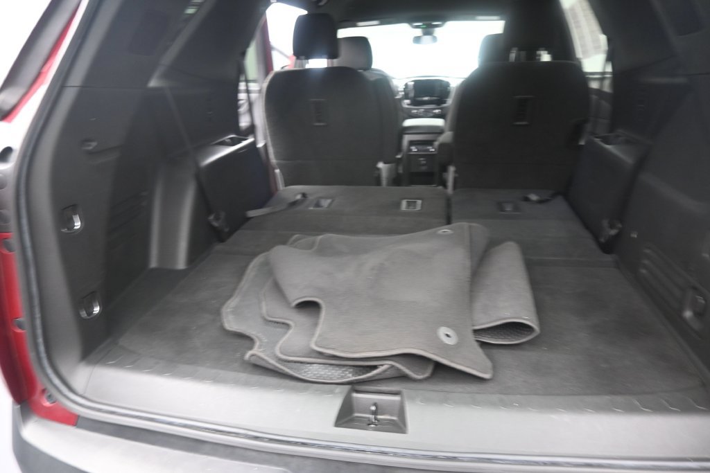 Used 2022 Chevrolet Traverse LT FWD image 13